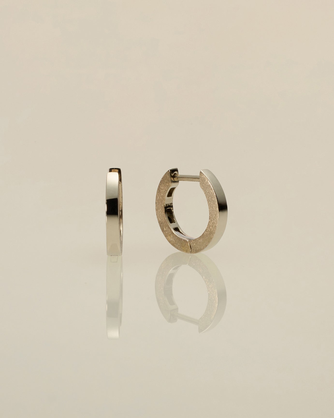 K18 フラット フープピアス スモール | XOZ 18金ピアス – XOZ