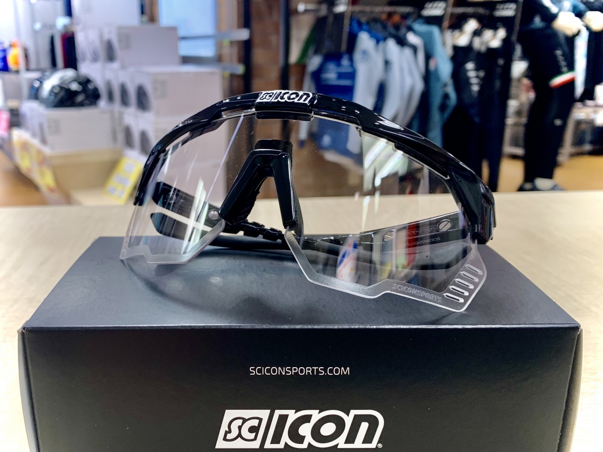再入荷速報】人気の調光アイウェア、今なら在庫あります！！【SCICON