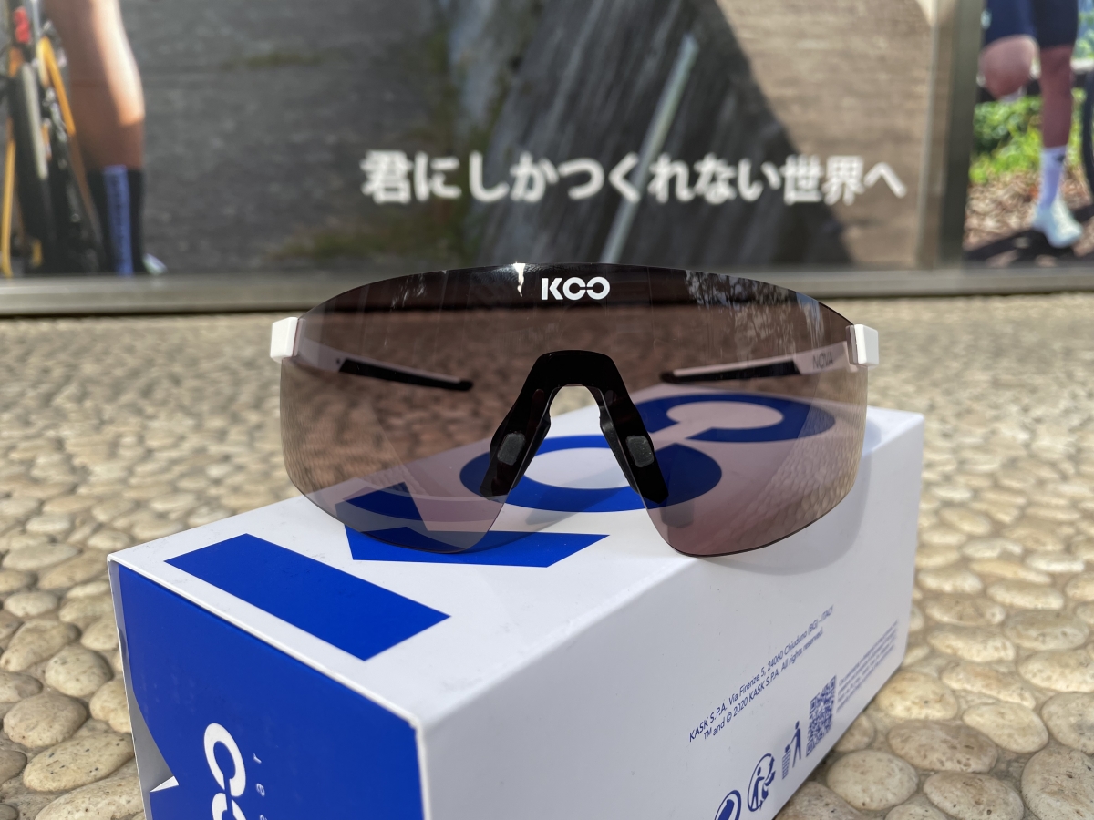 坂バカにオススメのアイウェアレンズは調光ピンク！！KOOのNOVAで在庫