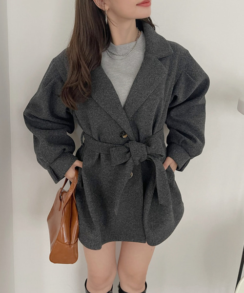 Ada. コート アウター リボンベルト 付き ボリュームスリーブ ショート