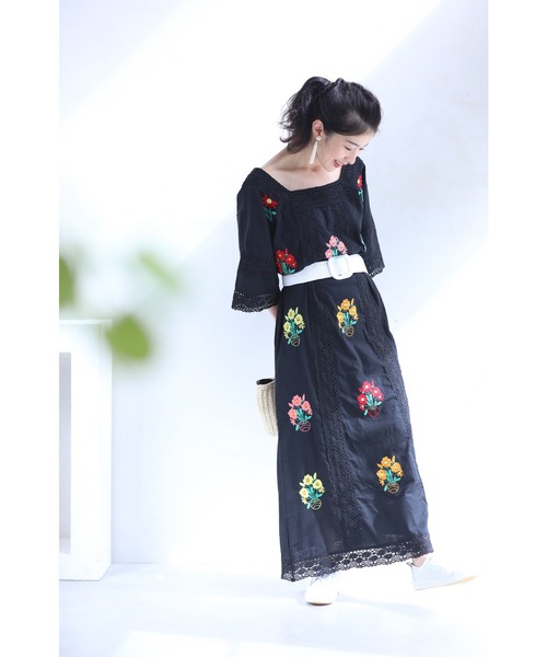 cawaii ワンピース （黒）色とりどりな花刺繍を施したロングワンピース