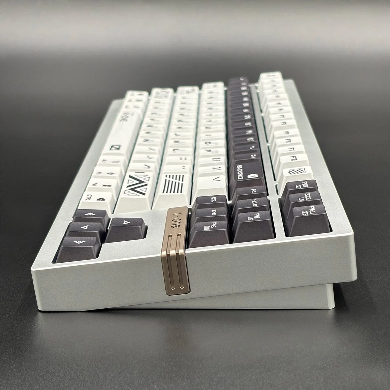 Rabbit0、WEIKAV×Morkblade-8KHzポーリング対応ゲーミングキーボード