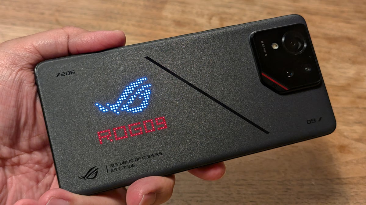 ASUSのゲーミングスマホ「ROG Phone 9 Pro」レビュー トリガーボタンの