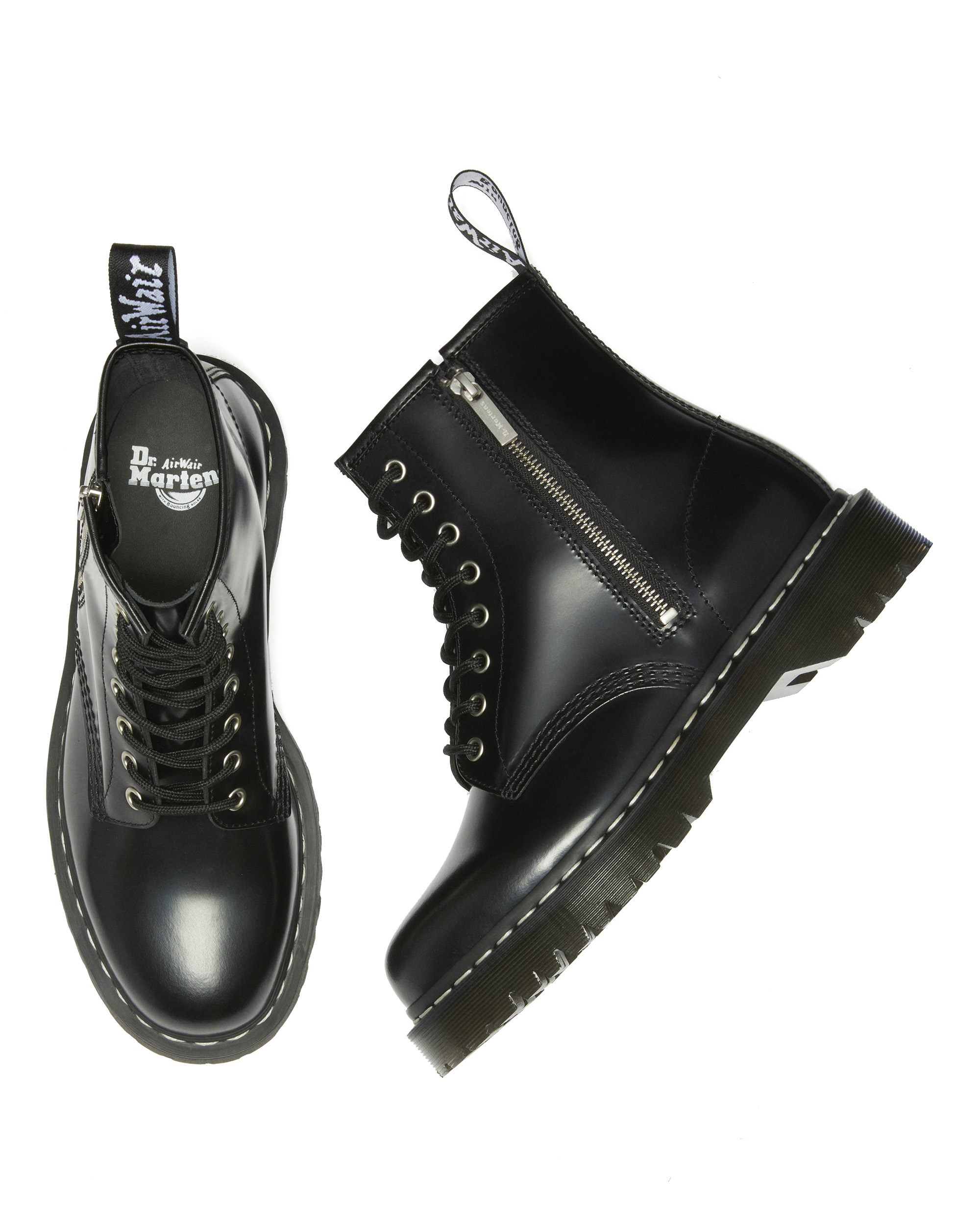 この春履きたい、白いステッチが映えるDr.Martensのシューズ