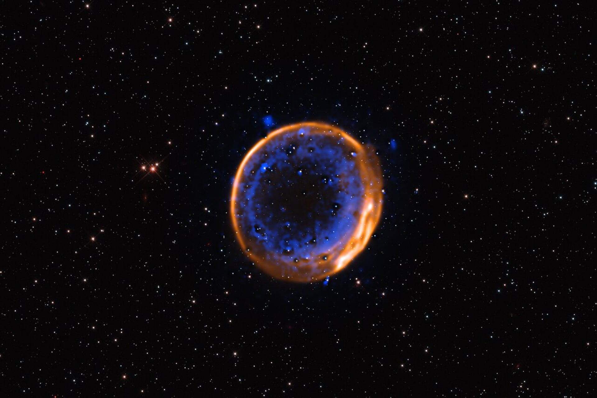 Star Meets Stunning End by Exploding Twice