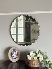 イギリスから届いた美しいバーボラミラー、青いお花の細工が可愛い