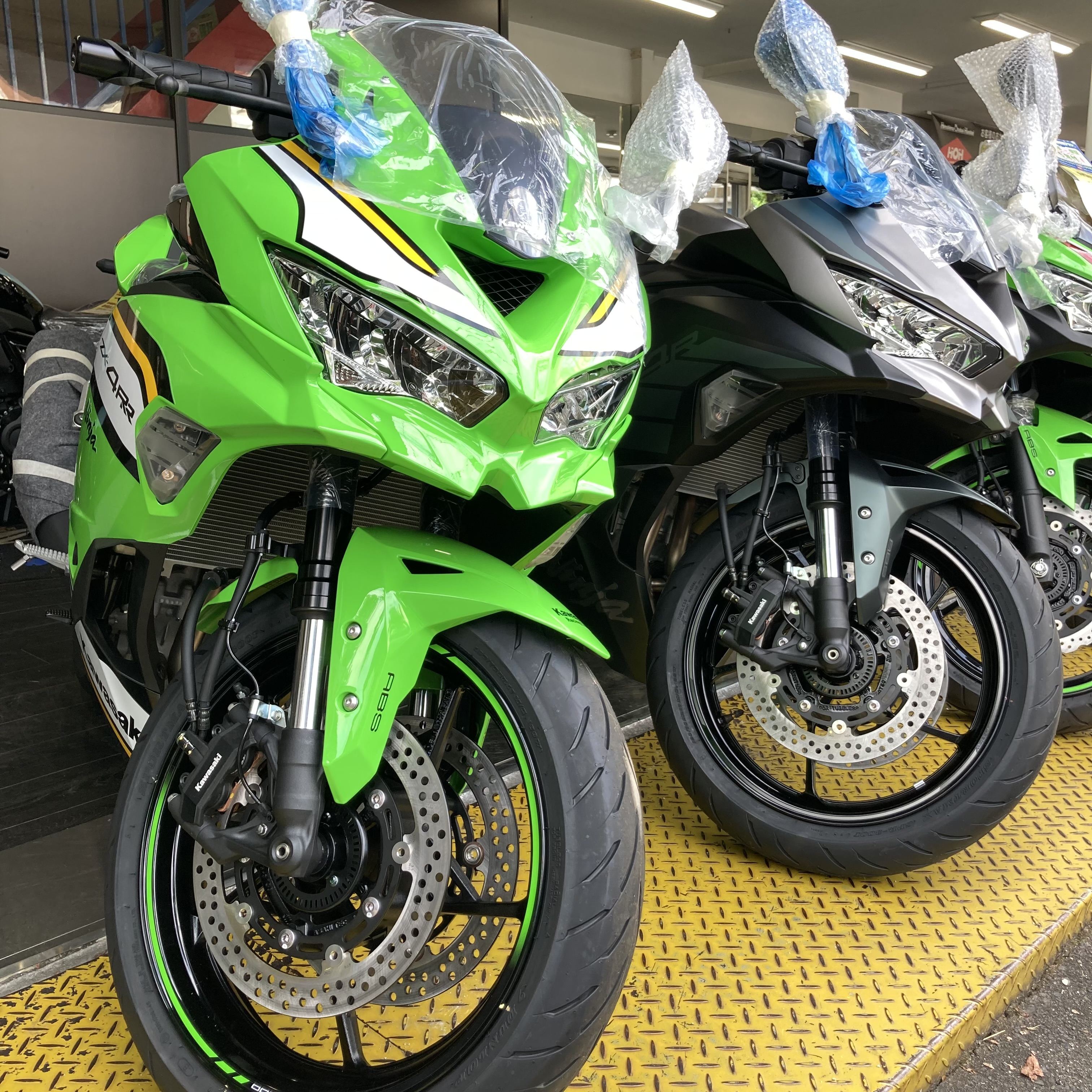 カワサキ》ZX4Rの2025年モデル入荷！！今後の入荷状況のお知らせ