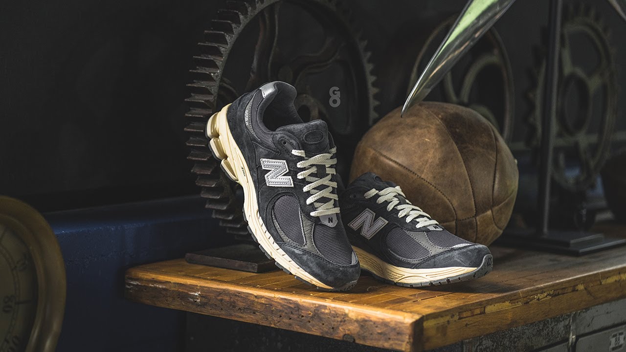 New Balance 2002R 
