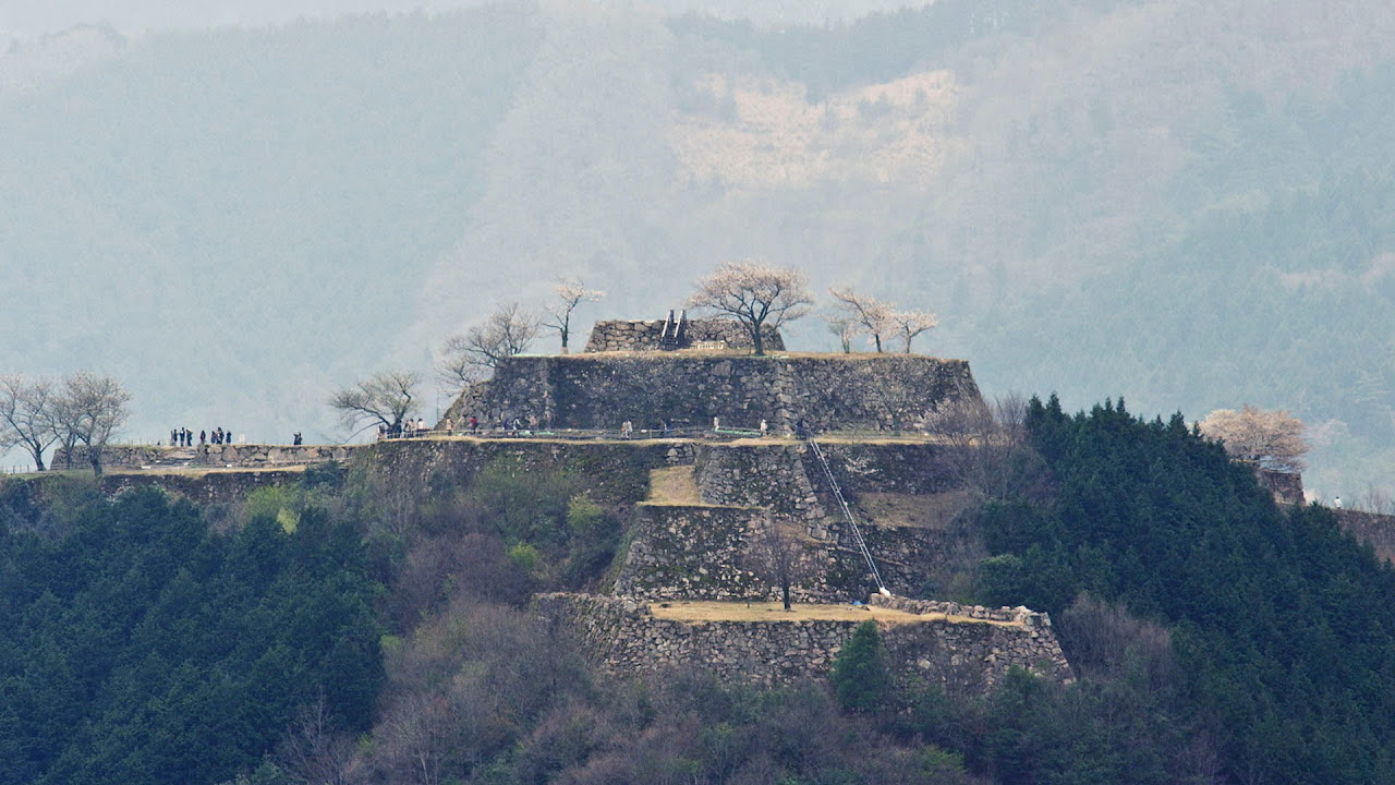 4K Ultra HD ] 天空の城・竹田城・桜の季節 Takeda Castle in the Sky