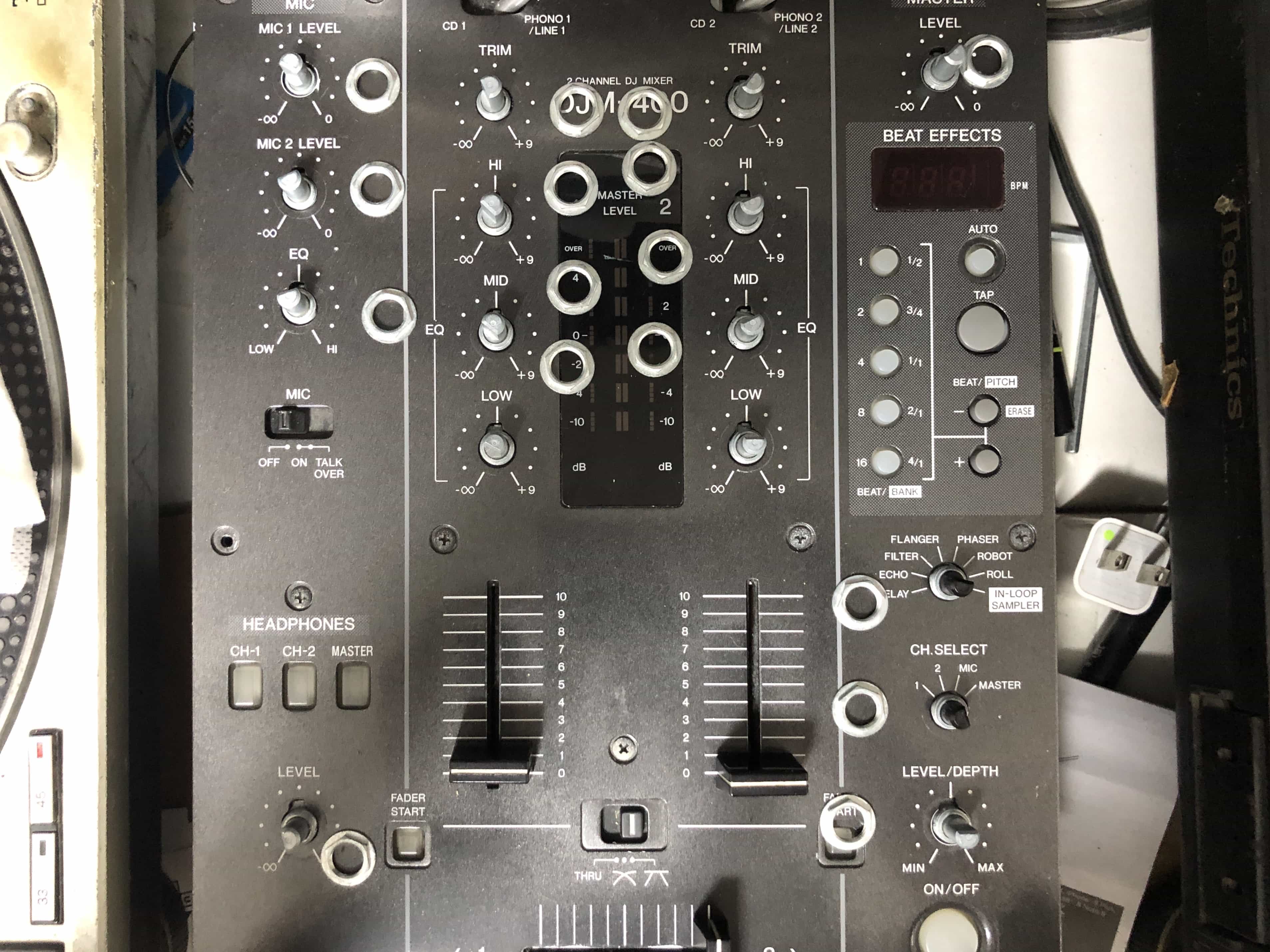 DJ機材】PioneerのDJミキサーDJM-400がぶっ壊れた2回目2台目 – Bee's