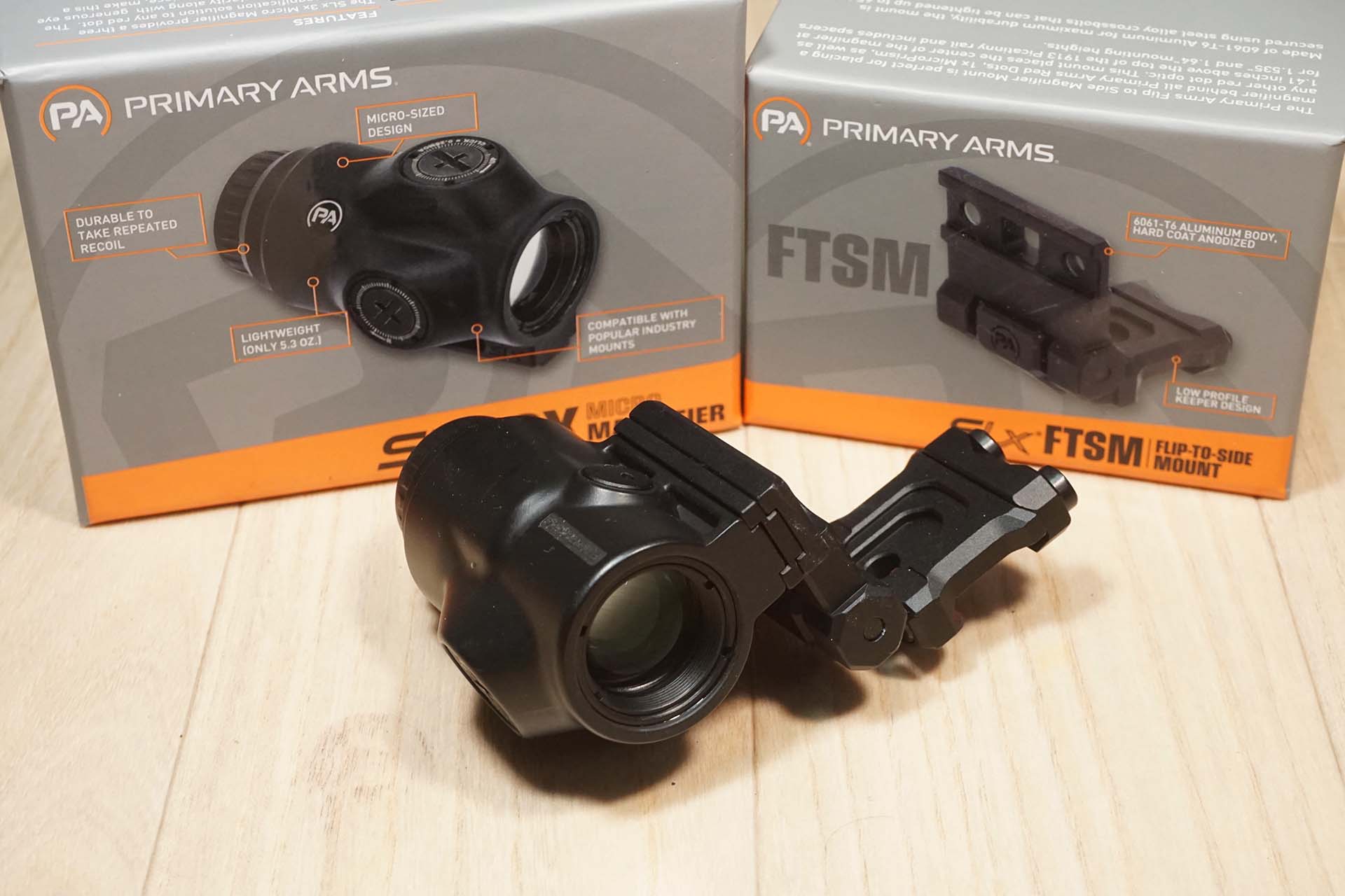 Primary Arms SLx 3X マイクロマグニファイアと同社製フリップマウント