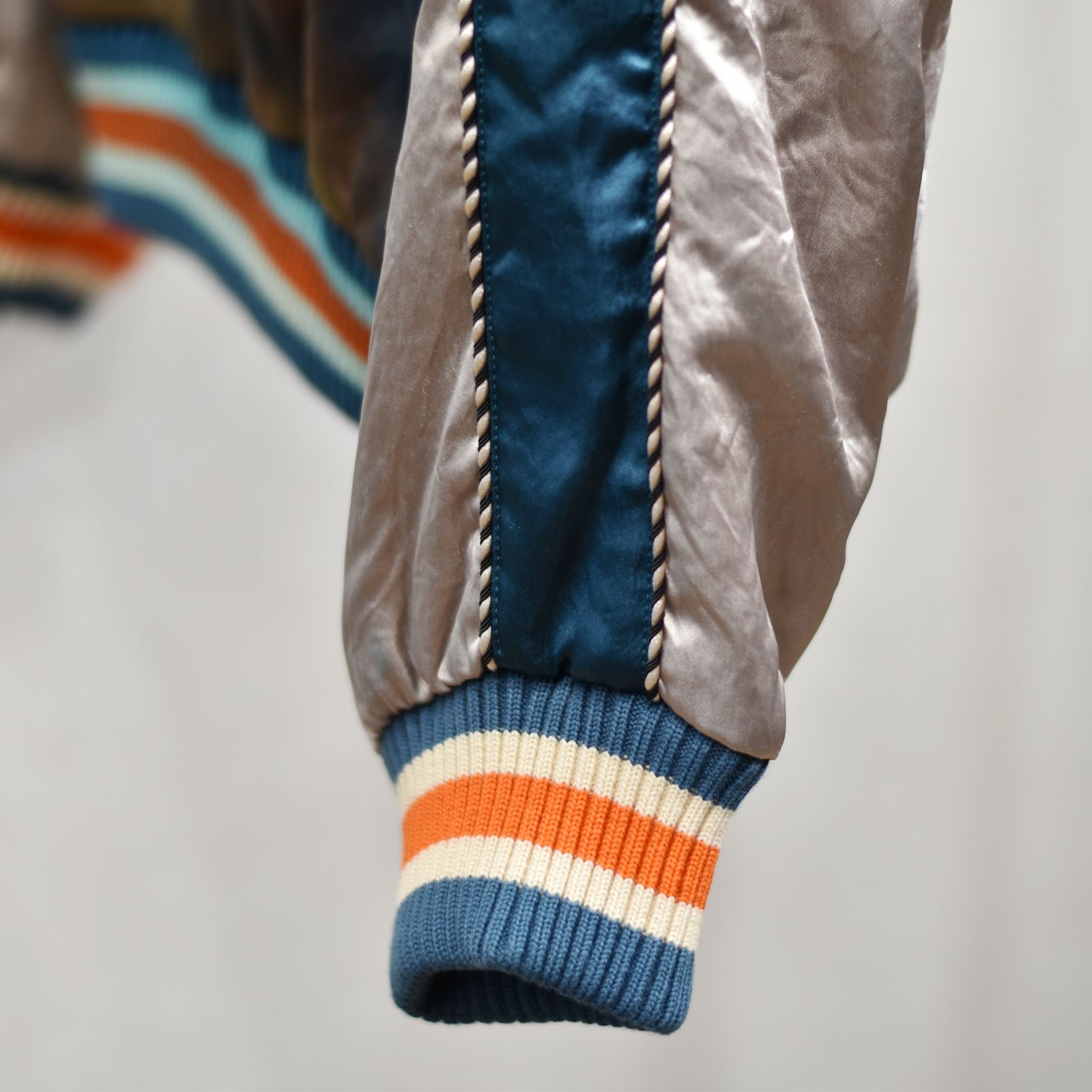 el conductorH - UPSIDEDOWN TIGER EMBROIDERED AGED SOURVENIR JKT
