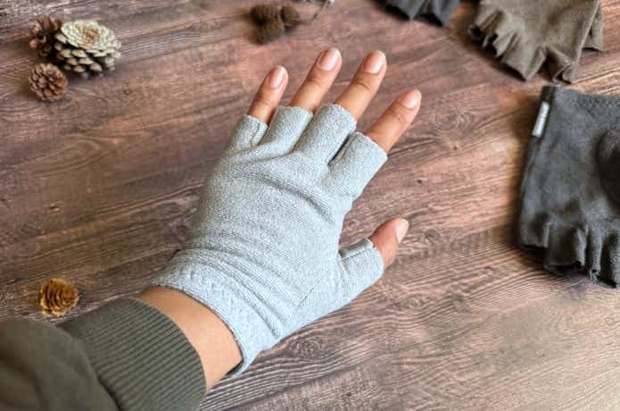 モンベルの「指なし手袋」が万能すぎる…現代人のマストアイテムでしょ