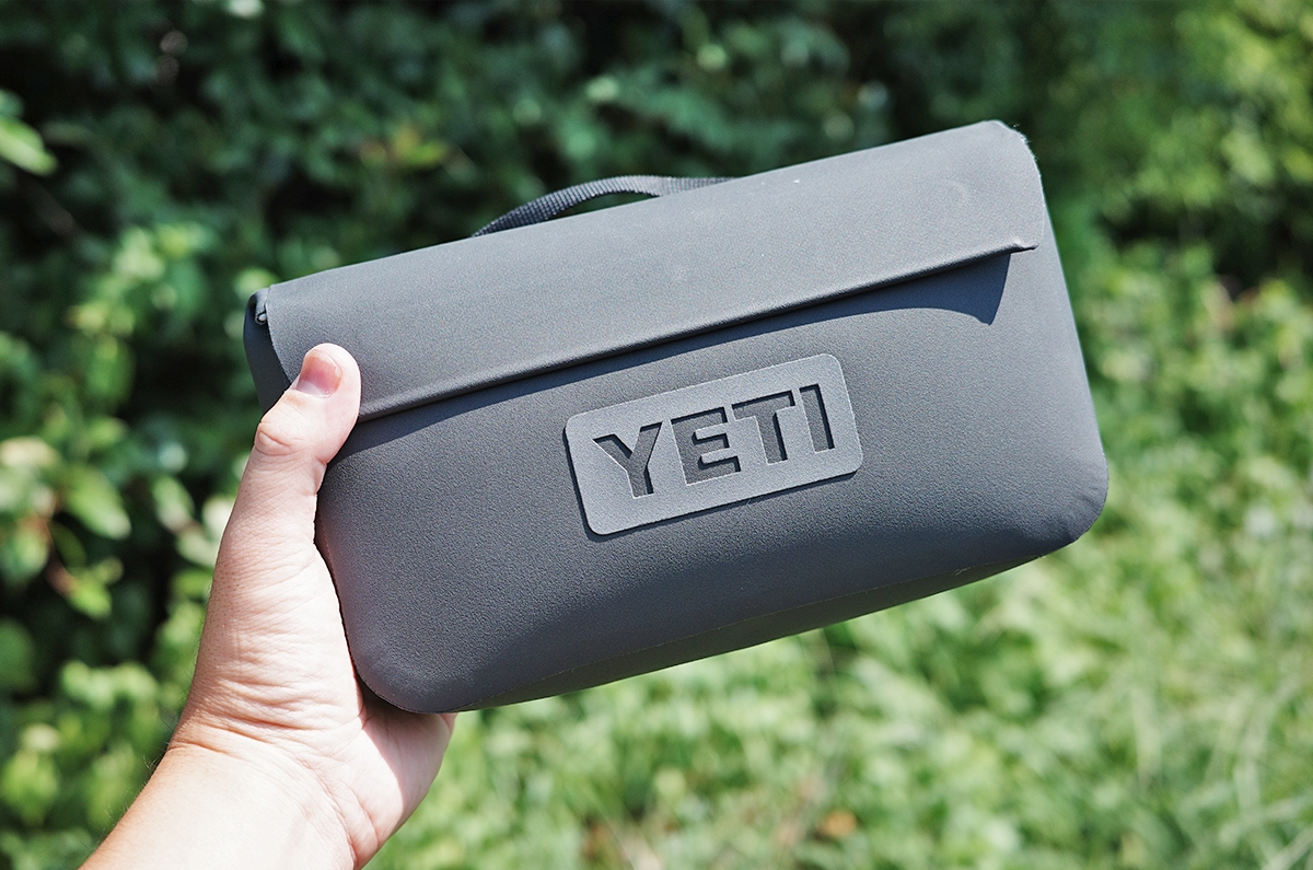 え、財布も完全防御?!】品切れ注意！YETIの「本気ポーチ」が外遊びで