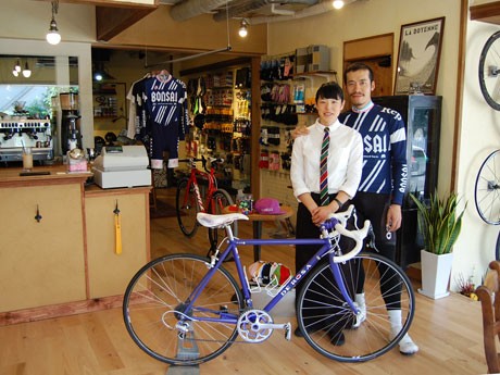 千駄ヶ谷にロードバイク専門店「盆栽自転車店」－夫婦で開業、カフェ