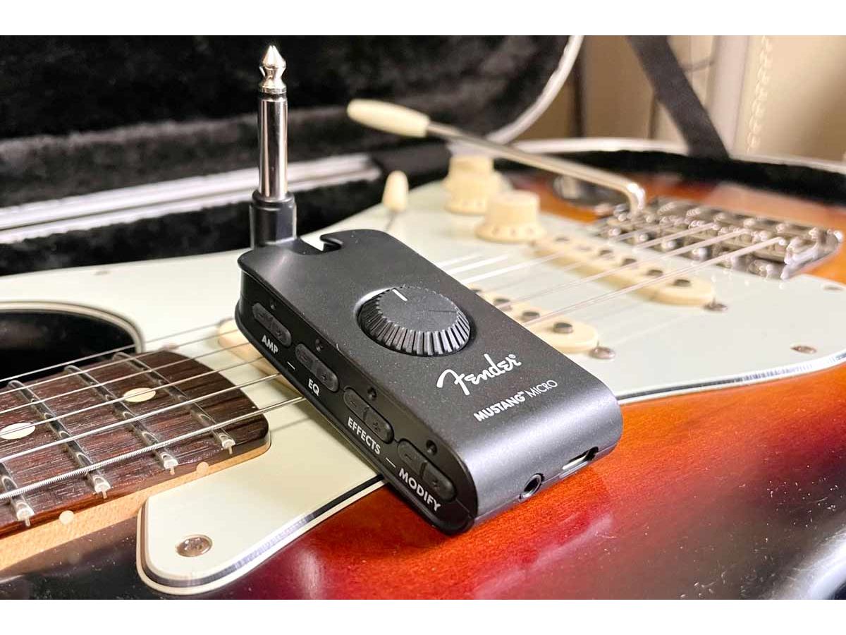 ついにFenderからも出た！ 直挿し型のヘッドホンギターアンプ「Mustang