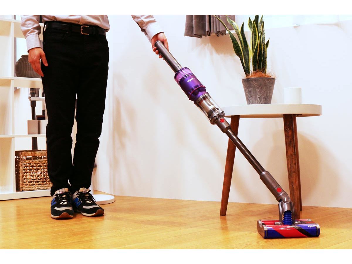 ダイソンの新しい掃除スタイル！全方向にヘッドを軽快に動かせる