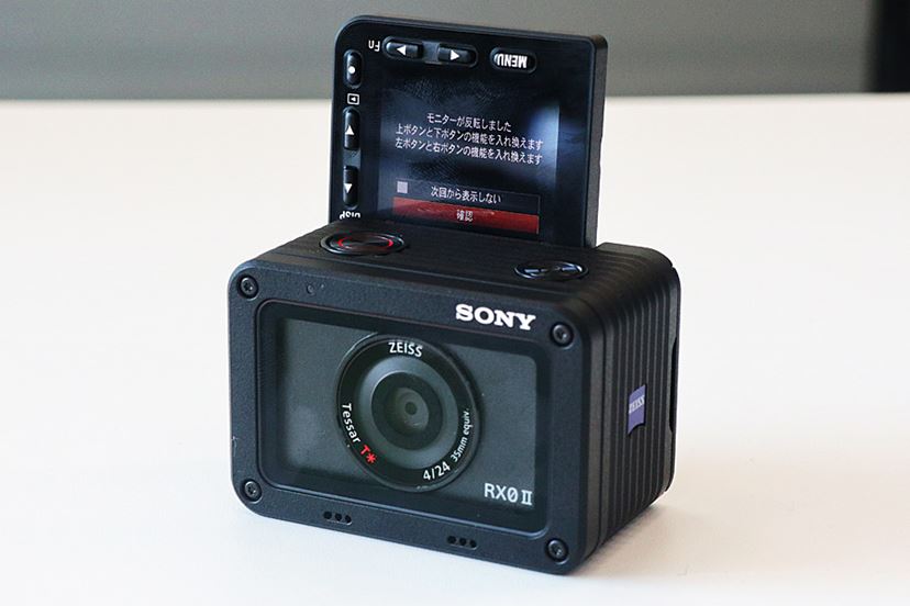 ソニー「RX0 II」はチルト液晶で4K動画の本体内記録対応！ 超小型