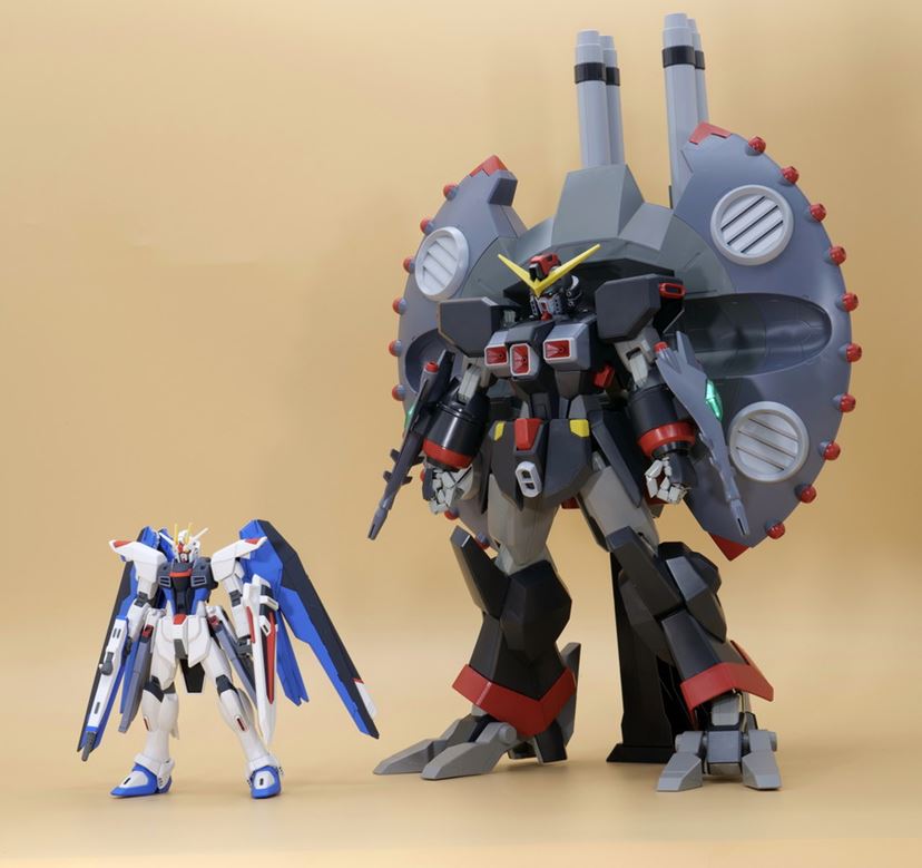全高約39cm！ MAにも変形可能な超巨大ガンプラ「HG デストロイガンダム