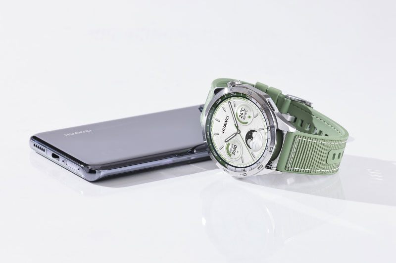 価格.com - [PR企画]藤森慎吾が試した！ゴルフナビ機能搭載「HUAWEI