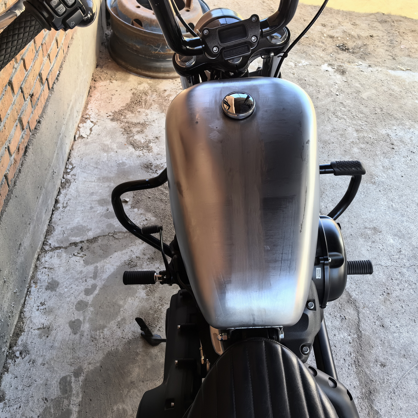 Motorcycle Petrol Fuel Tank For Harley Softail Street Bob FXBB