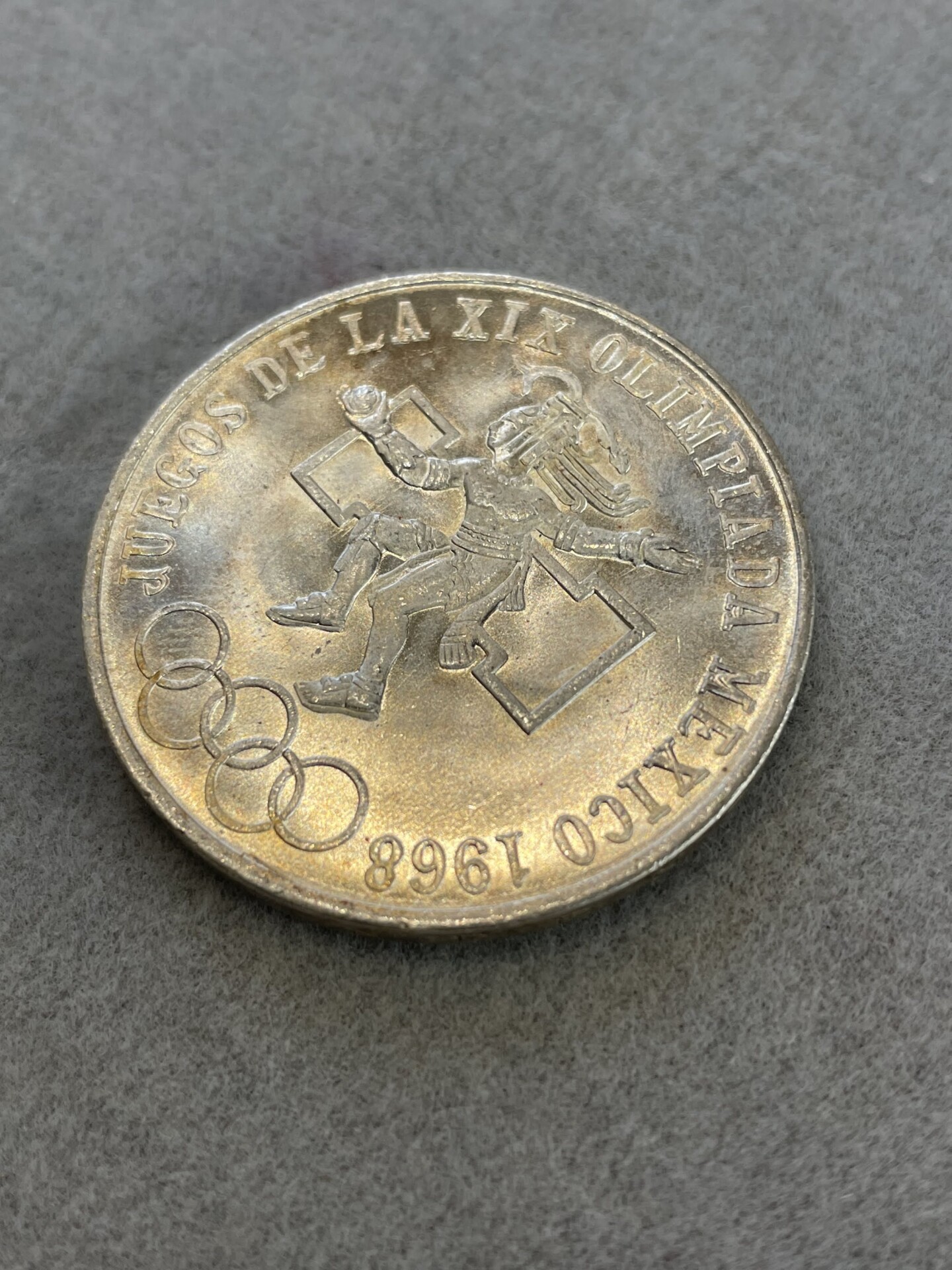 メキシコ造幣局発行『1968年メキシコオリンピック記念25ペソ銀貨』も銀