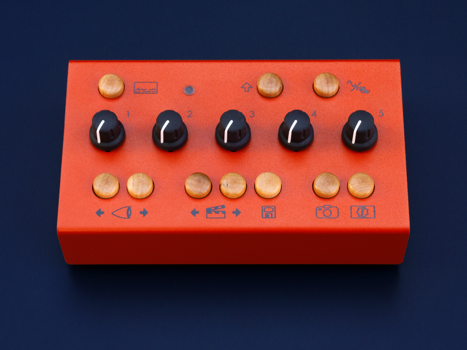 Critter & Guitari : EYESY | 音楽から映像を生成するビデオ