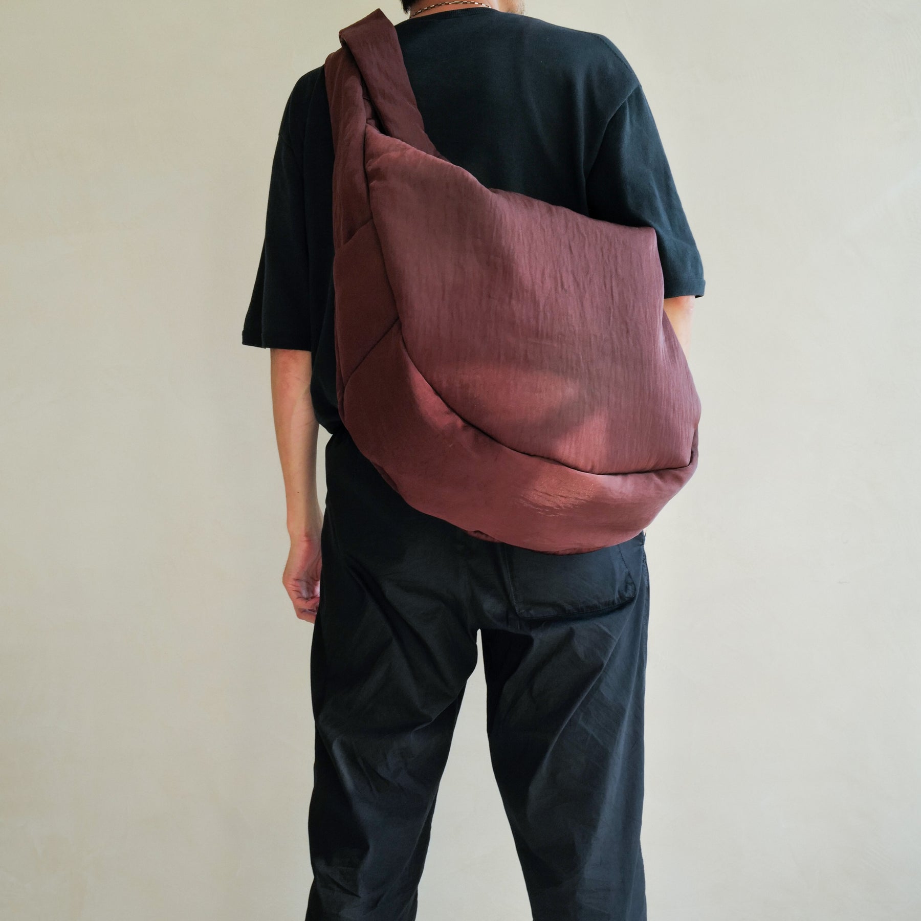 ANNIE PUFFER BIG MOON BAG / CERATO BRIGHT | Padded nylon shoulder