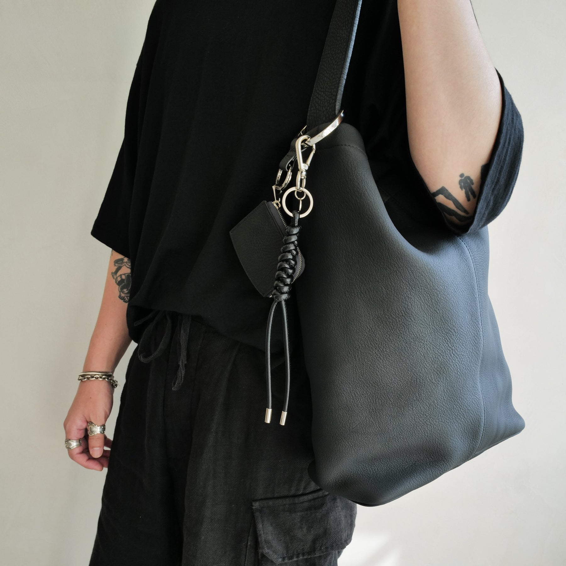 MARY BUCKET SHOULDER / DIPLO SKY | Sustainable leather one