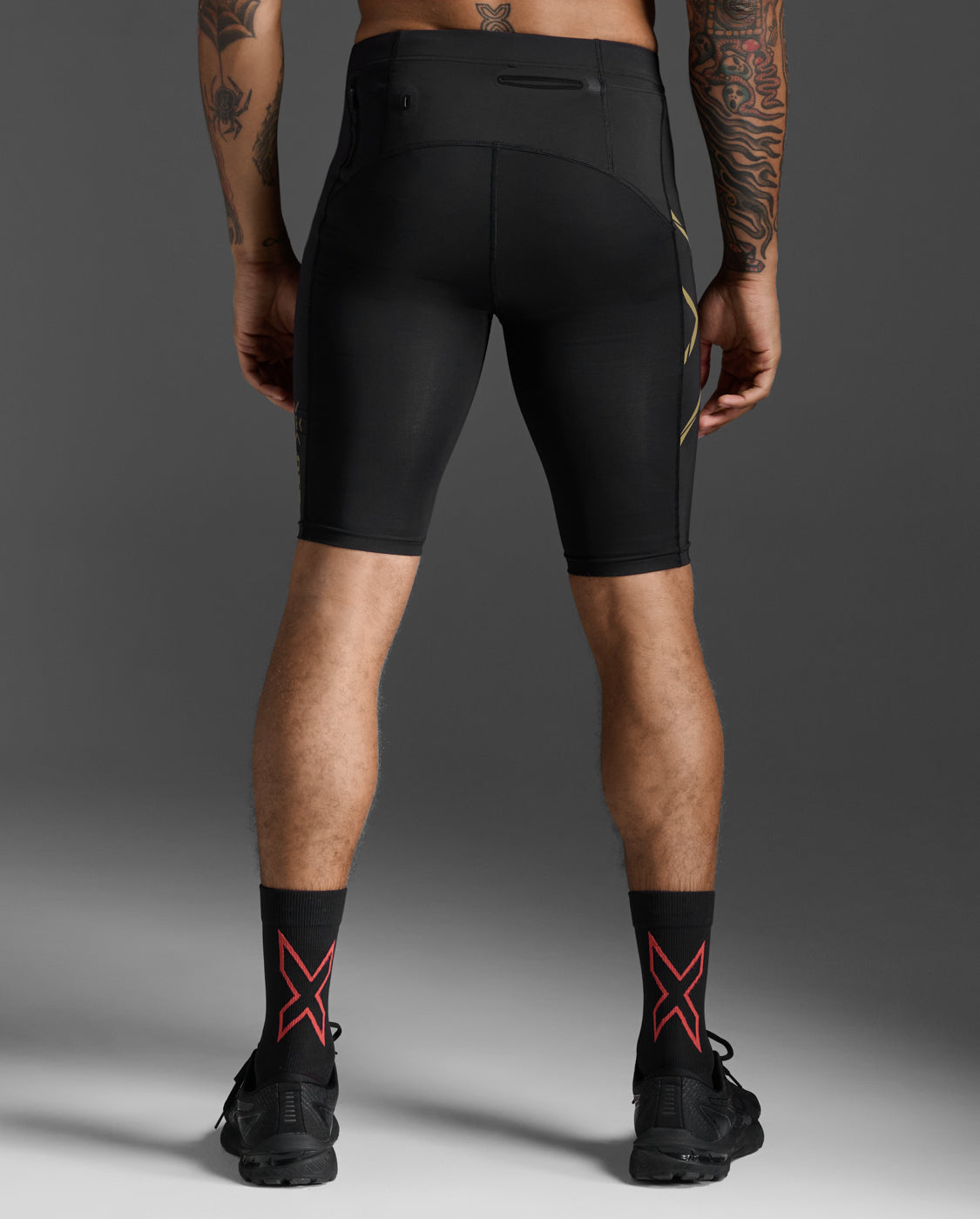 MCS メンズ ランコンプショーツ MA5331B BLK/GRF – 2XU Japan