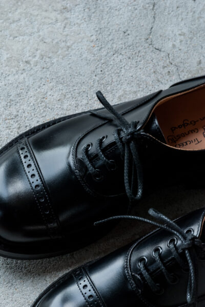 QUILP by Trickers M7401 Oxford Shoe Black Box Calf | kado〔カド