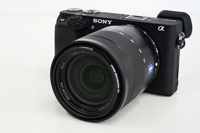 ミラーレス一眼カメラ「α6300」の外観レビューと、細かく進化した機能
