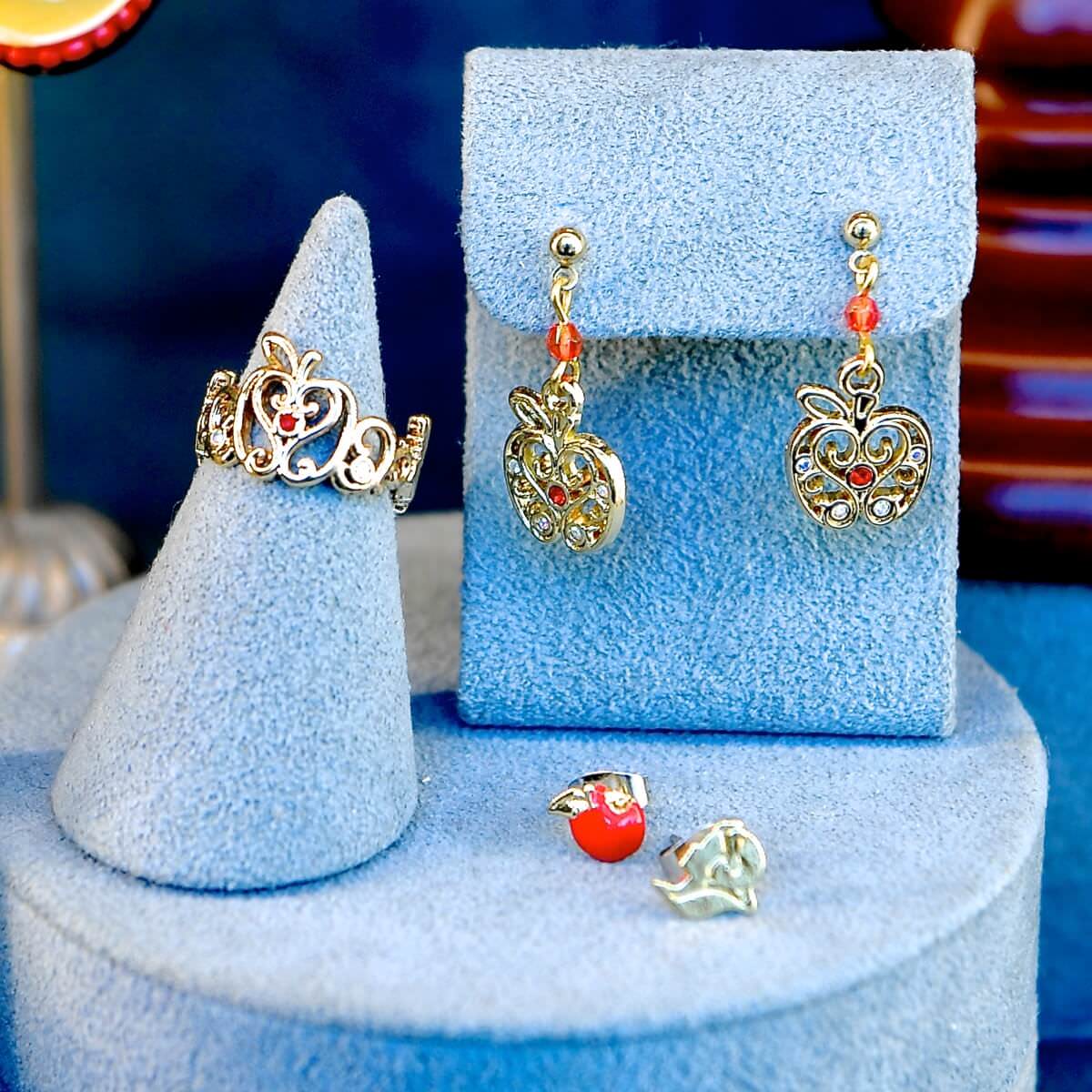 豊富なアクセサリーから雑貨まで！東京ディズニーランド『白雪姫』グッズ -