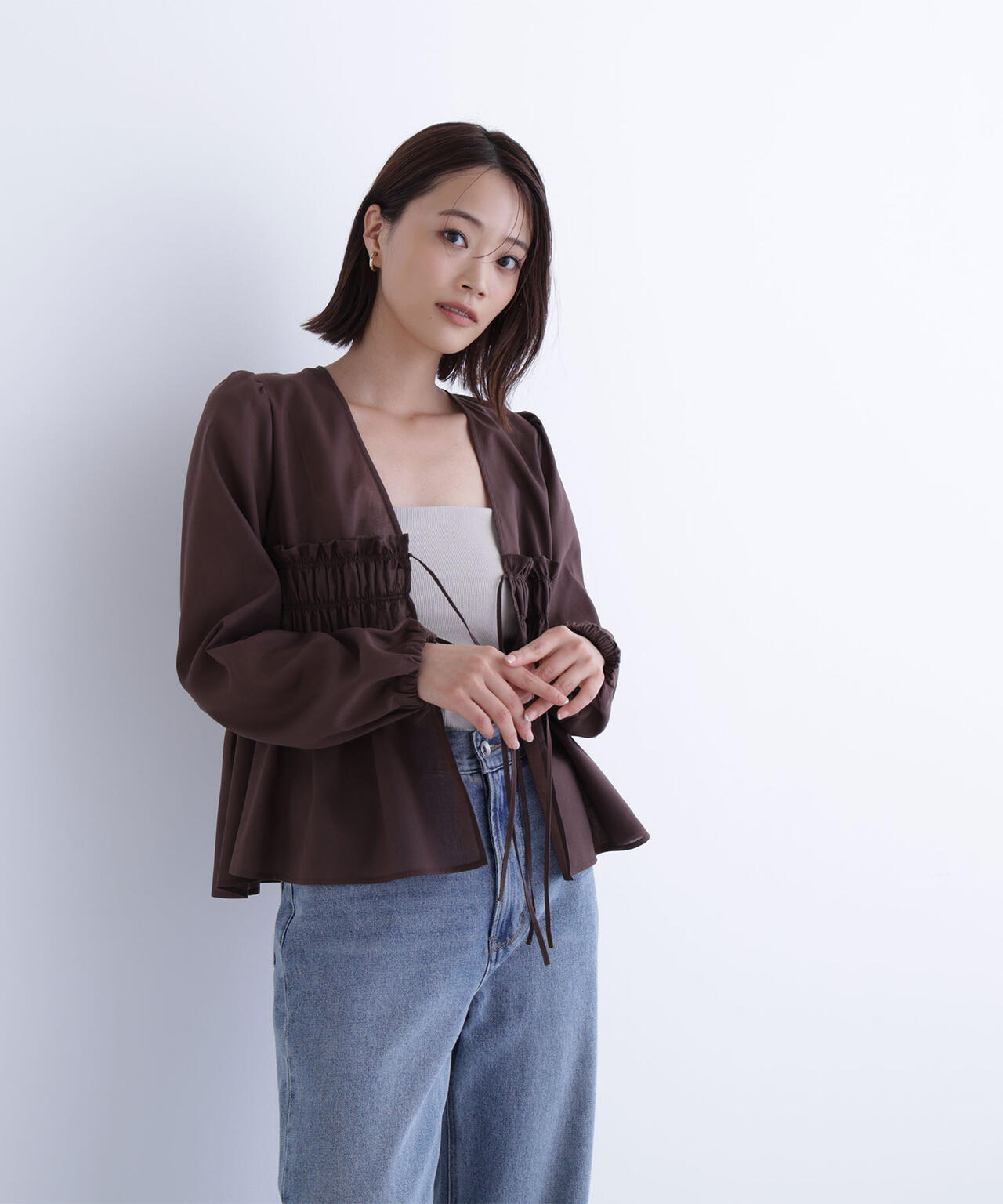 Vネックシャーリングペプラムブラウス | NATURAL BEAUTY BASIC