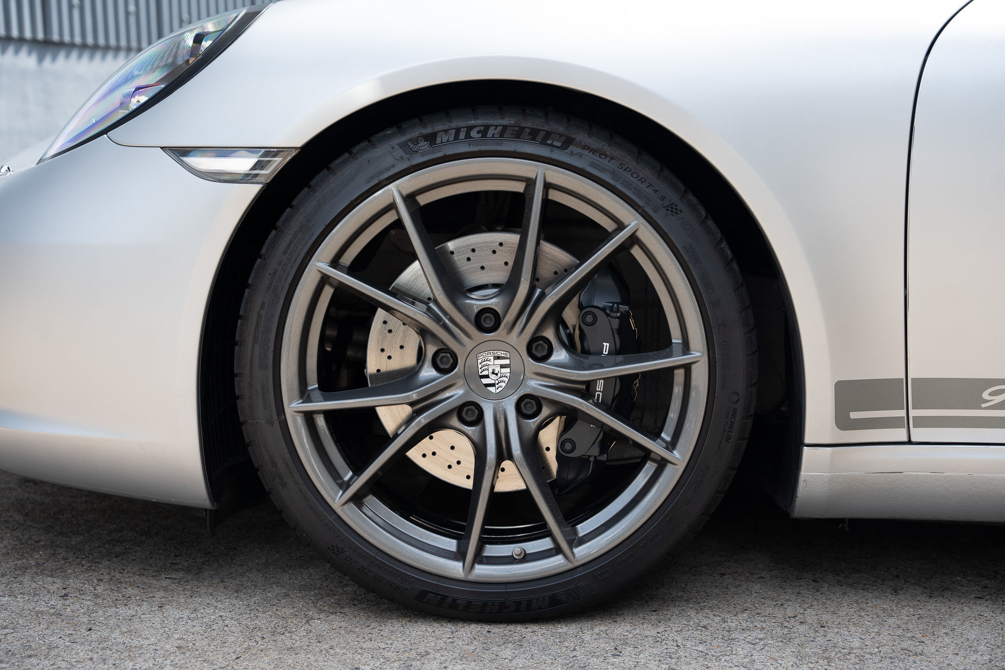 ポルシェ 991.2カレラT ポルシェ純正6POTブレーキキャリパーに