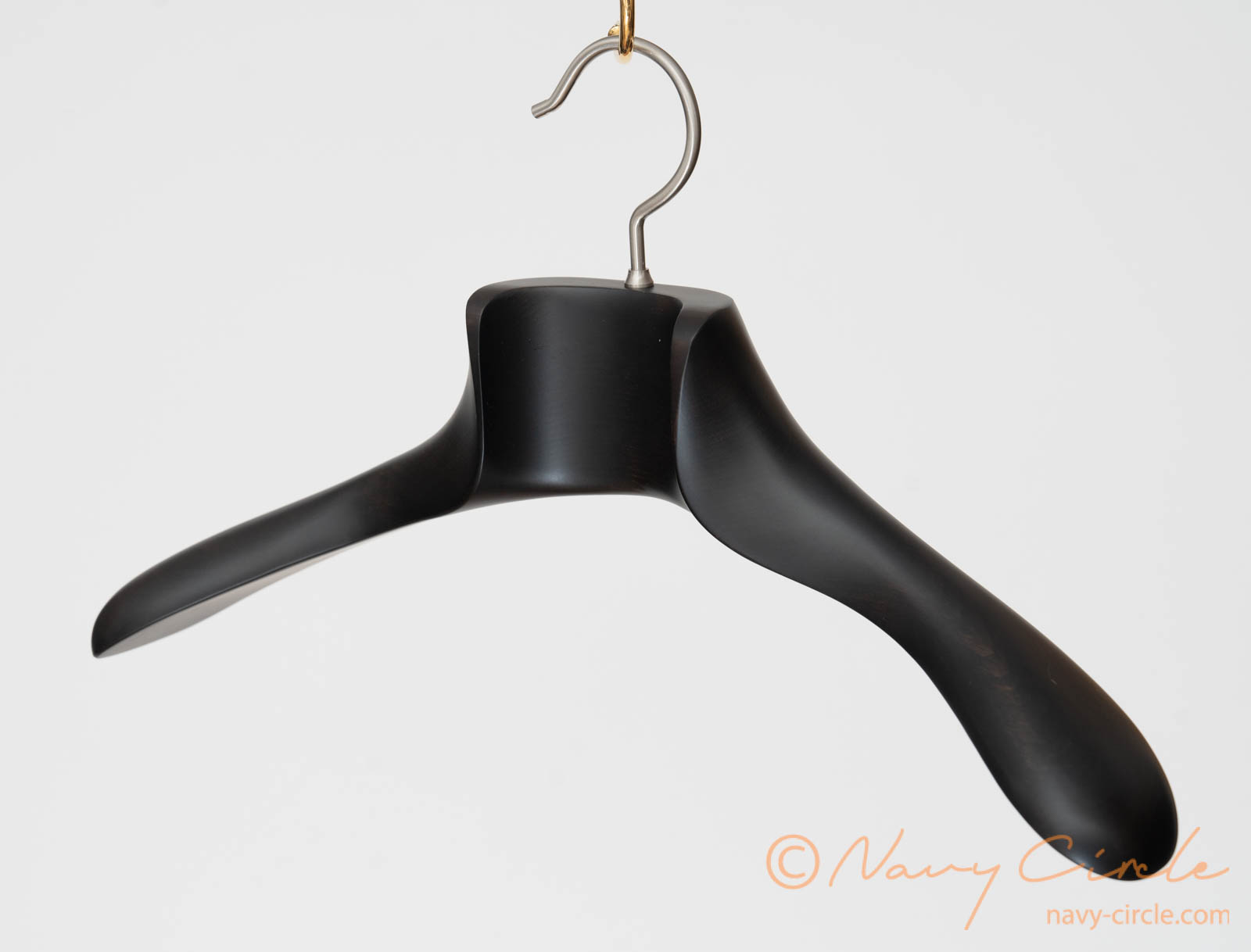 レビュー】NAKATA HANGERの最高級ハンガー「NH-2」 | Navy Circle