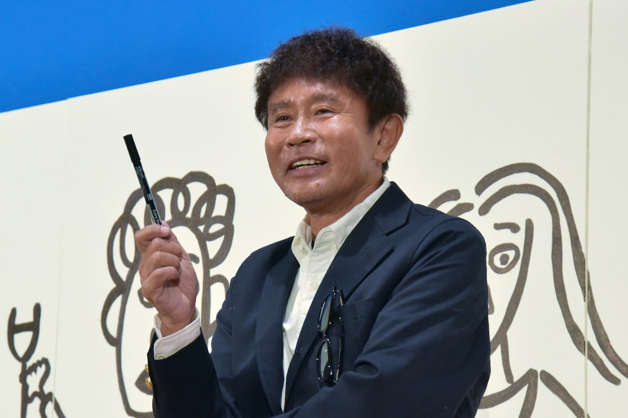 ダウンタウン浜田雅功が自身初の個展に来場 100枚描き下ろし「自分なり