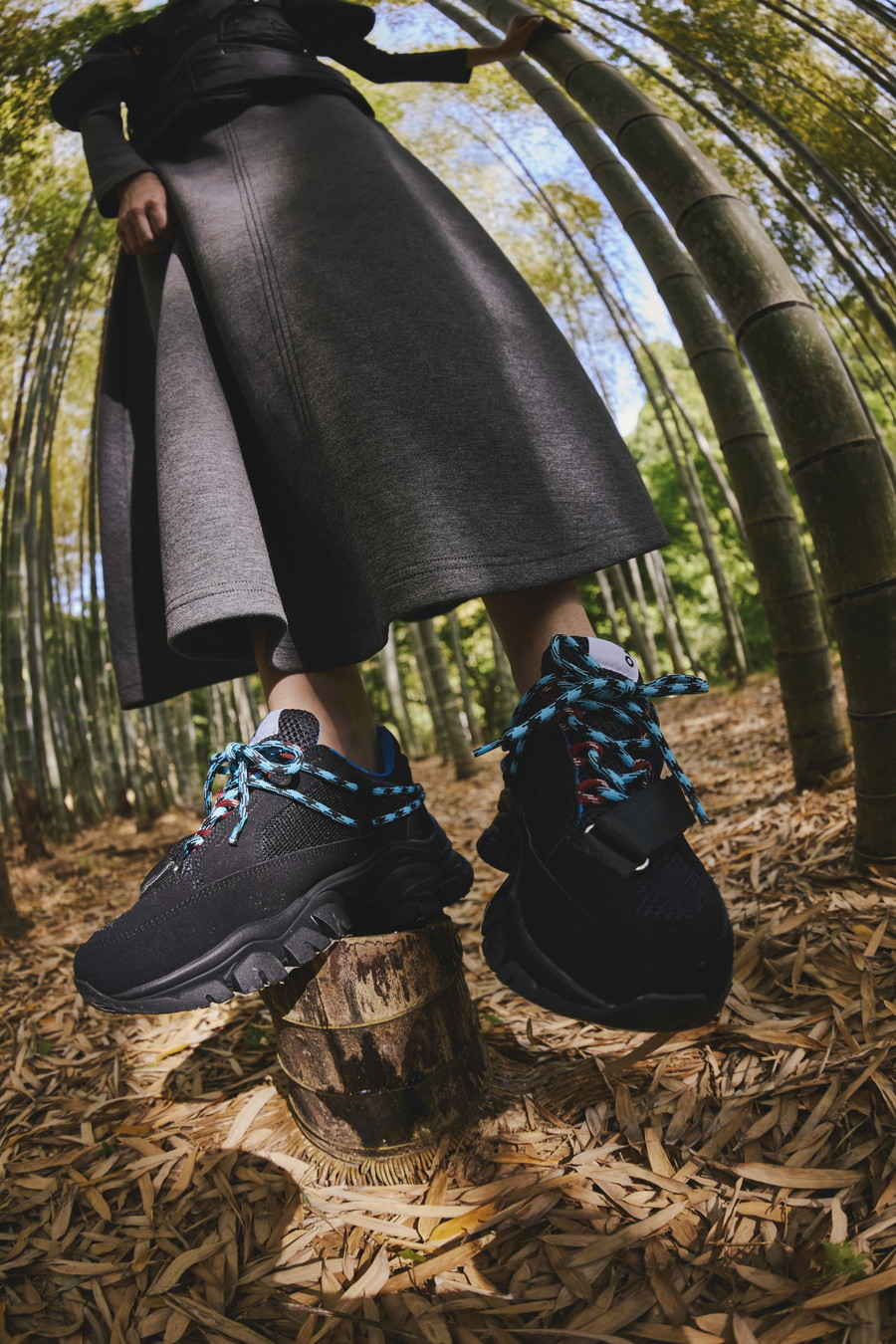 OMMO ONLINE STORE / TWIST LACE BELTED SNEAKERS