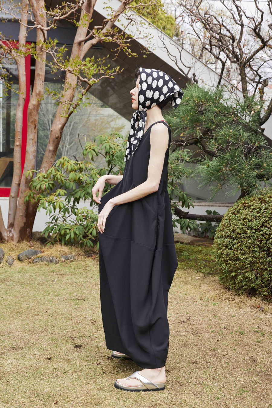 OMMO ONLINE STORE / IRREGULAR PATTERN V NECK OP