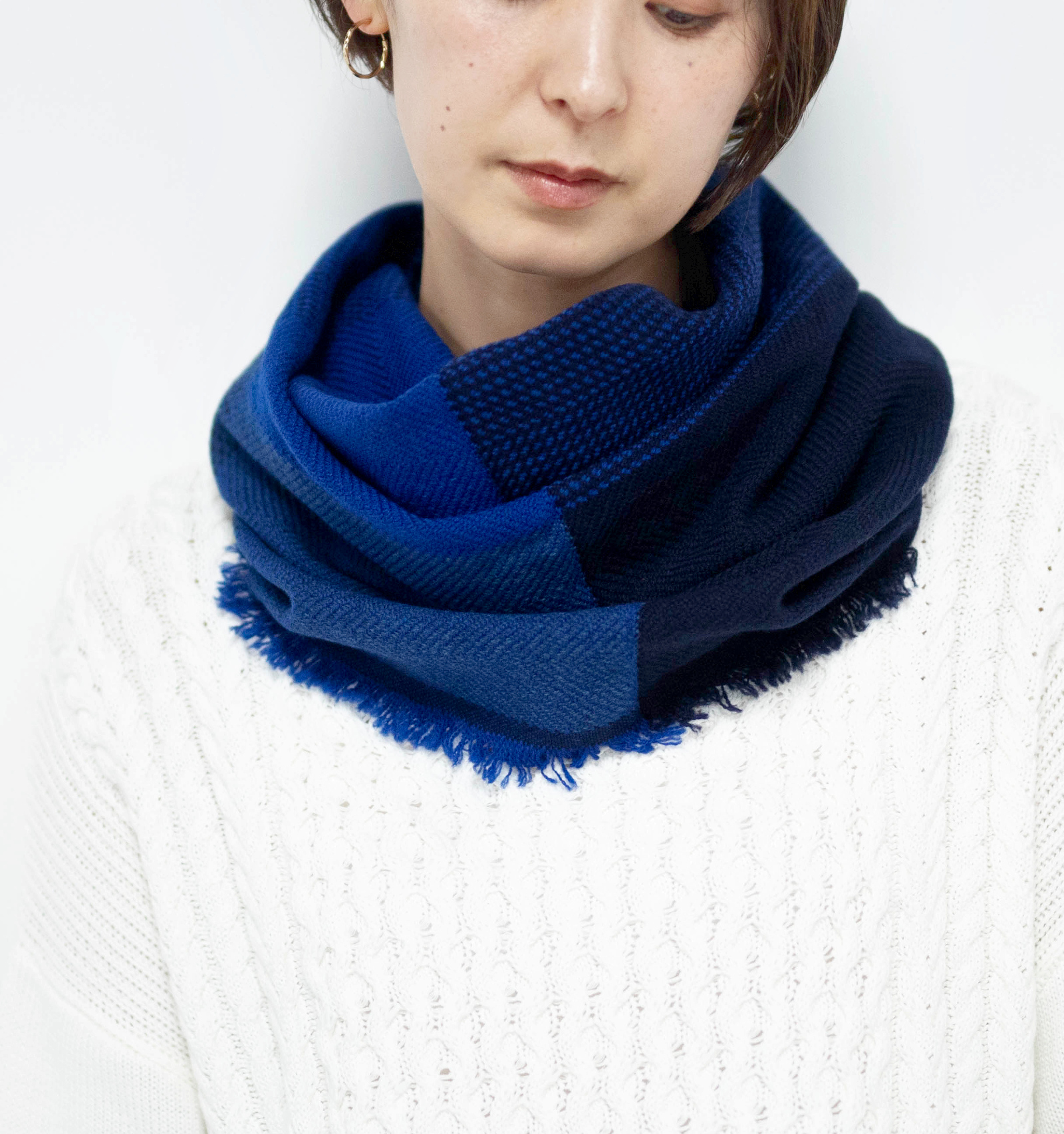 NECKABLE ウールスヌード クロスカラー ブルー | 【公式】工房織座