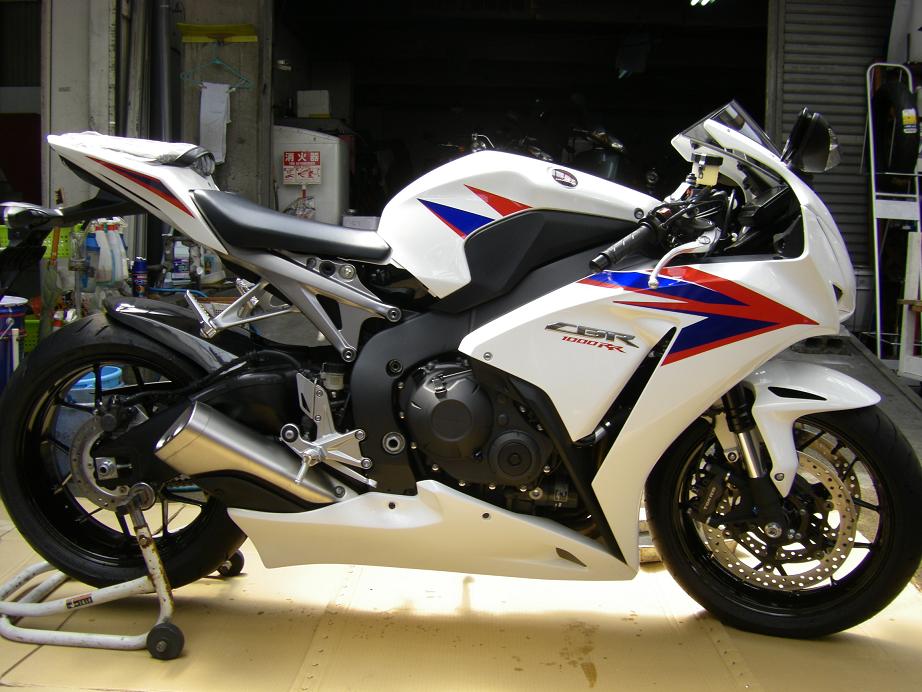 08～13CBR1000RRアンダーカウル