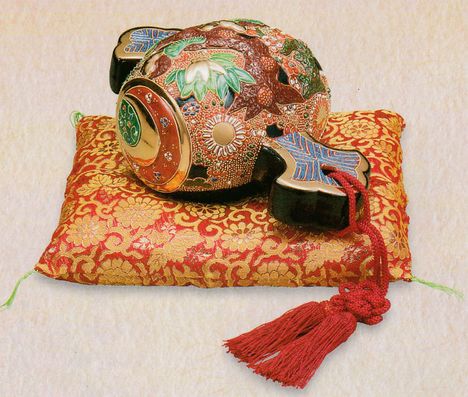 九谷焼 打ち出の小槌 縁起物 色絵 金彩 派手 正月飾り物 開運 金運