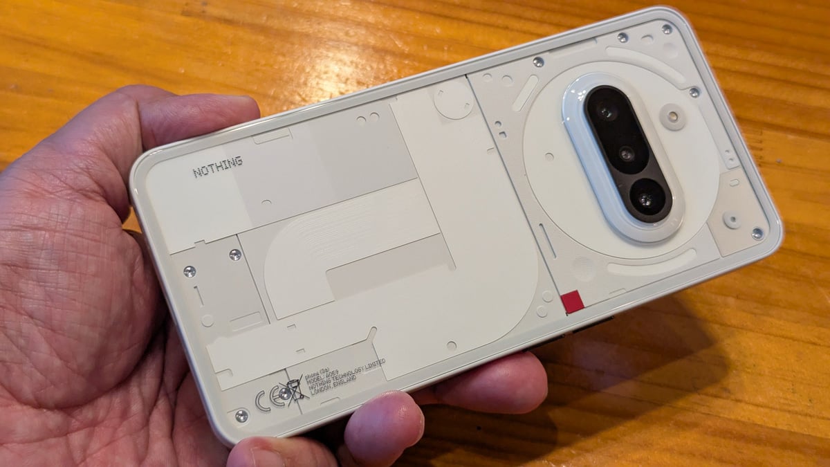 Nothing Phone (3a)」レビュー 望遠初搭載の3眼カメラと専用ボタン付き