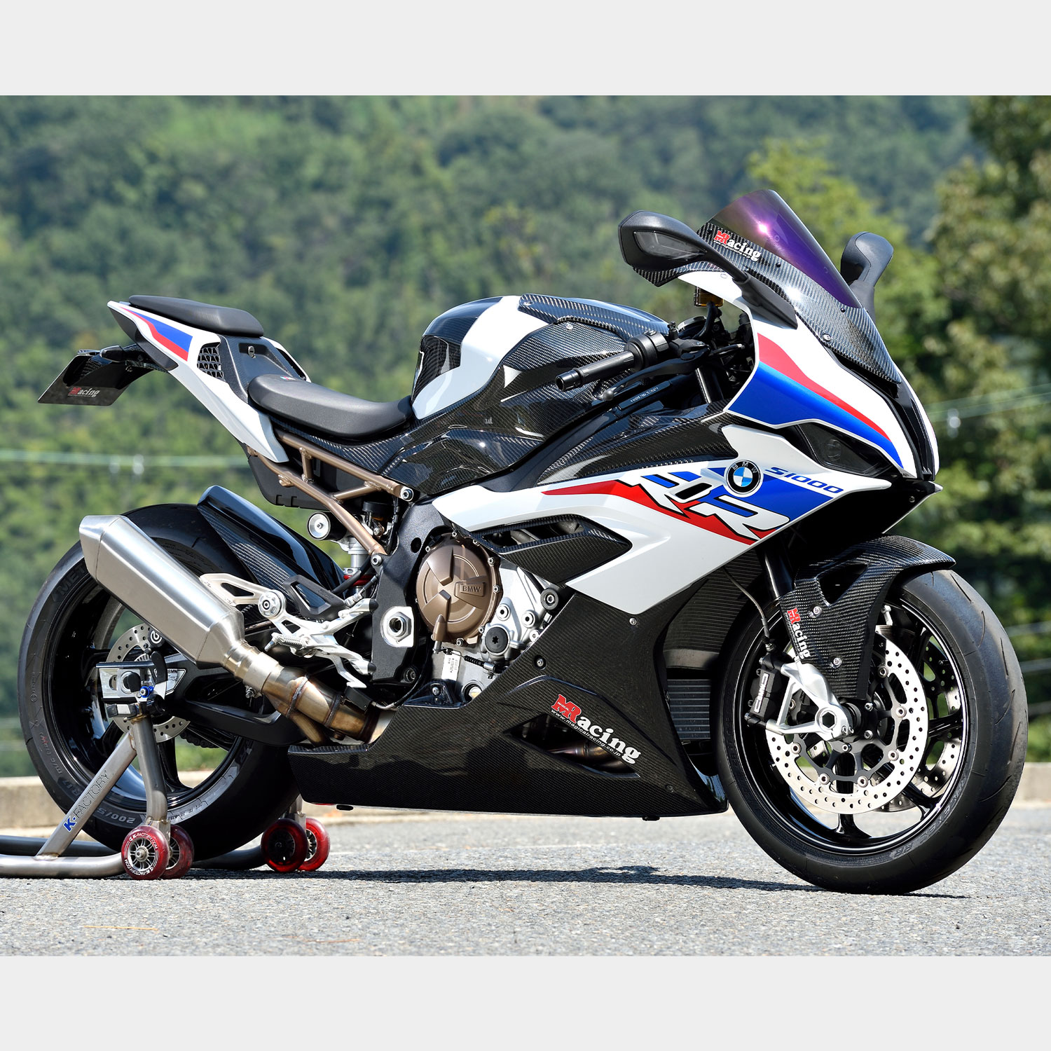 マジカルレーシング×S1000RR】カーボン率アップでスポーツ性と高級感を