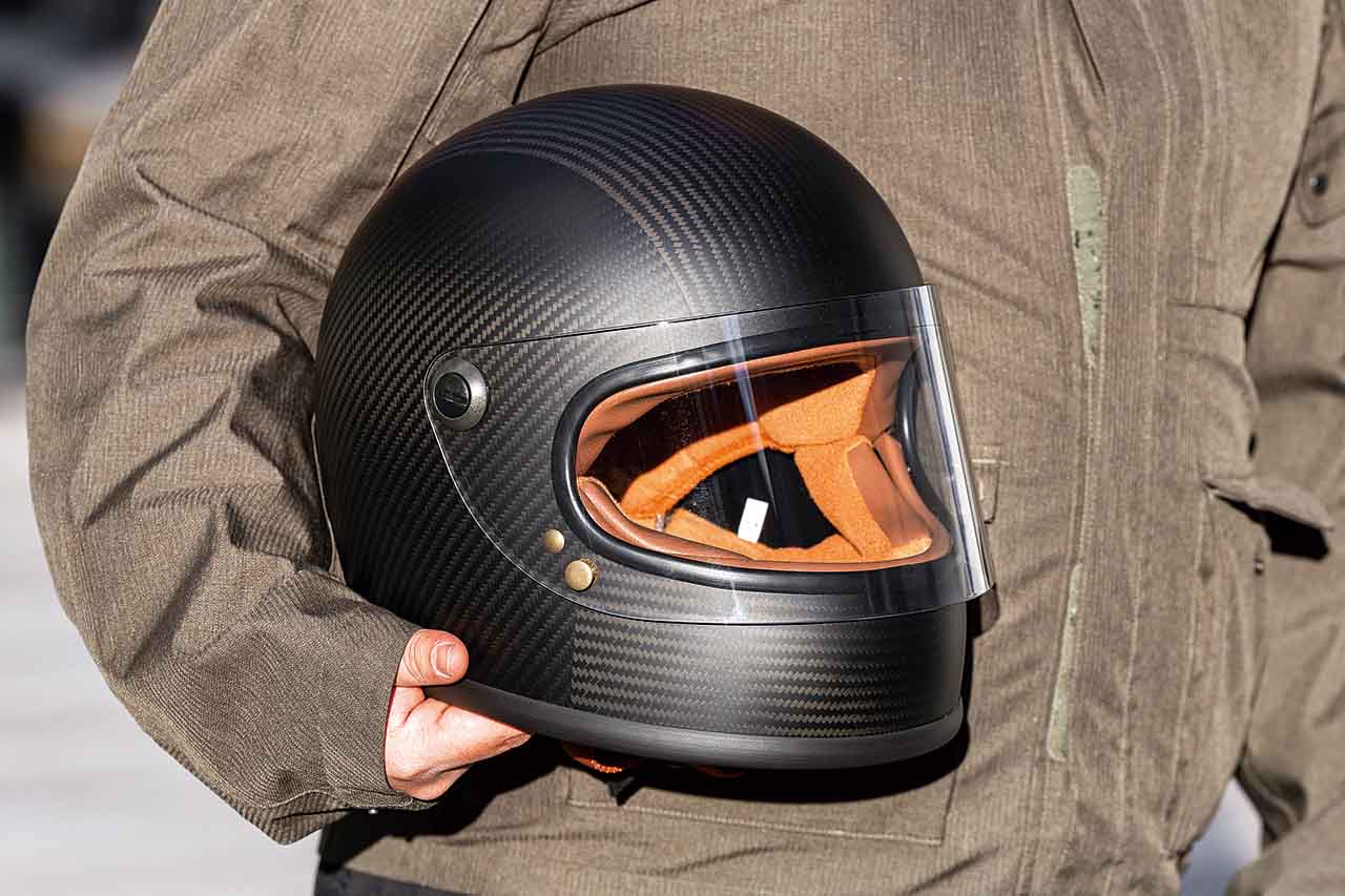 単車倶楽部】リアルカーボンを配したネオクラシックフルフェイスZEALOT