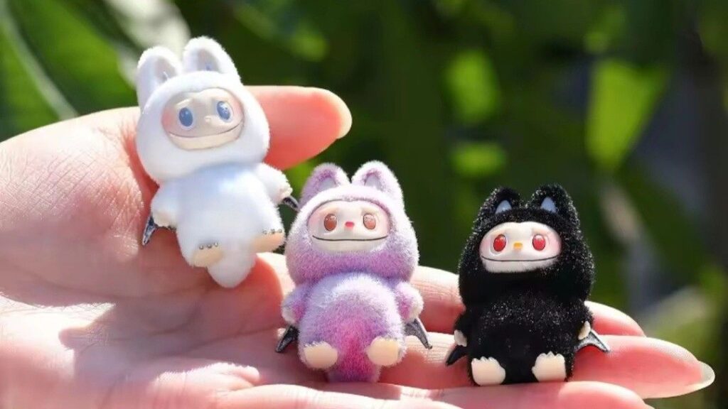 ラブブ】コカ・コーラコラボぬいぐるみ完全ガイド│今購入できる場所や
