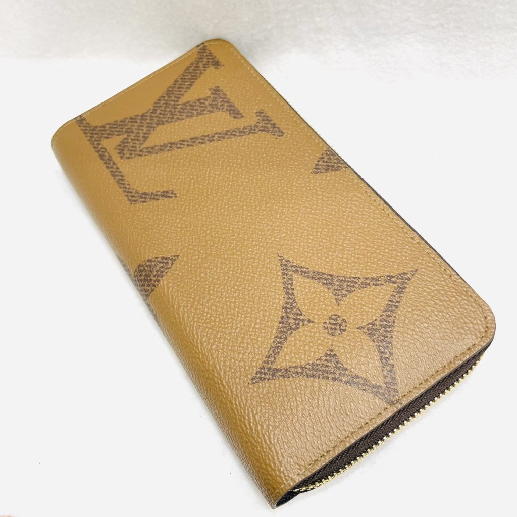 LOUIS VUITTON モノグラム・ジャイアント リバース ジッピーウォレット