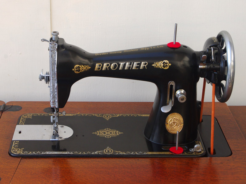 No.638 BROTHER ブラザー製 家庭用足踏みミシン：アンティークミシン