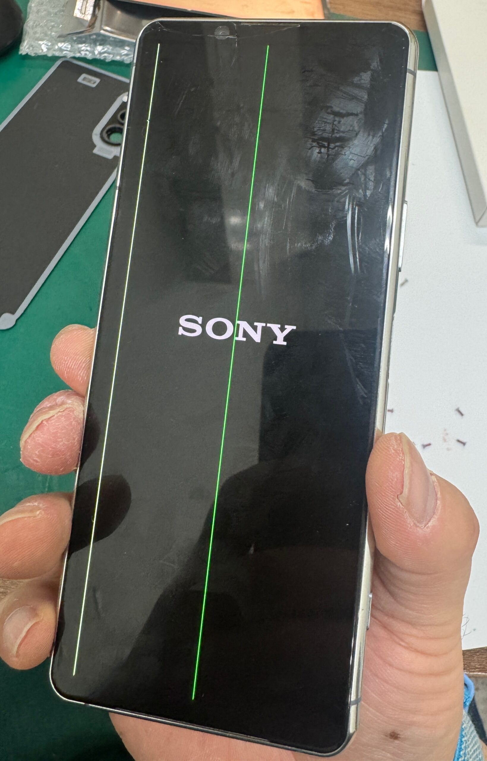 梅田】画面に謎の線が発生したXperia10Ⅳを即日修理！【スマホ修理