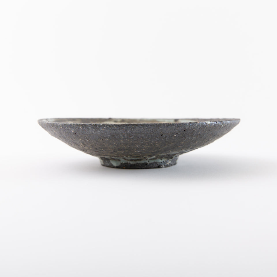 八田亨 黒三島手5.5寸皿 ｜Discover Japan 公式オンラインショップ